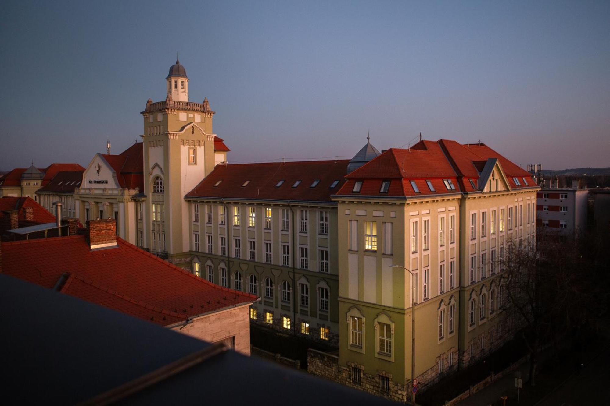R73 Residences Печ Экстерьер фото